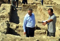 Bathonea'da çıngıraklı, bilezikli çocuk mezarı bulundu