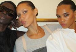 Bella Hadid dekoltesini göstermek için büyük çaba sarf etti!