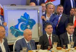 MHP lideri Bahçeli, Hür Doğu Türkistanlılar Derneği Yönetim Kurulu üyeleriyle bir araya geldi