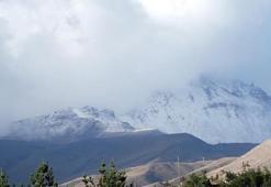 Mevsimin ilk karı yağdı! Belediye başkanı fotoğrafla paylaştı