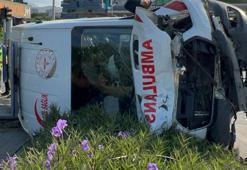 Ambulans ile kamyonet çarpıştı: 2'si sağlıkçı 8 yaralı