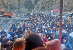 Rusya-Gürcistan sınırında 20 kilometrelik araç kuyruğu