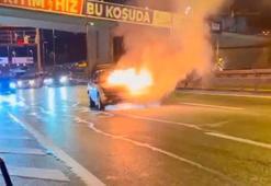 Beyoğlu'nda otomobil alev alev yandı