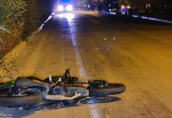 Refüje çarpıp devrilen motosikletin sürücüsü öldü