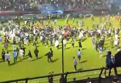 Endonezya'da oynanan maç sonrası felaket! Böylesi görülmedi! Yüzlerce ölü ve yaralı var