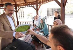 Bakan Kasapoğlu, öğrenci ve ailelerine GSB yurdunda baklava ikram etti!