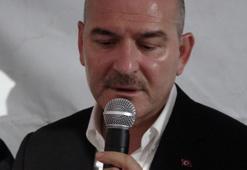 Bakan Soylu, şehit evinde gözyaşlarını tutamadı