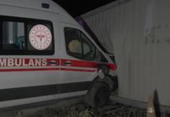 İçerisinde hasta ve sağlık personeli olan ambulansı kaçırdı