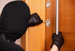 Hırsıza karşı kapıyı 3 kez kilitlemek işe yarar mı? İşte cevabı!