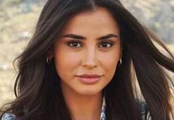 Hazal Çağlar gömleğinin düğmelerini açıp poz verdi! 'Yine bomba gibi döndün'