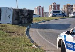Adana'da işçi servisi devrildi: 2'si ağır 16 yaralı