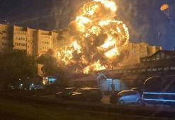 Rusya'da savaş uçağı yerleşim bölgesine düştü