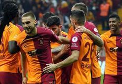 İlklerin gecesinde Galatasaray'ın genç yıldızı golünü attı Ayhan Akman gözyaşlarını tutamadı