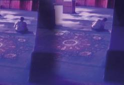 İzmir Bornova'da bir kişi namaz kılarken hayatını kaybetti! O anlar kameraya yansıdı