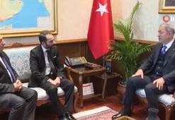 Milli Savunma Bakanı Akar, oyuncu Haktanır ile görüştü