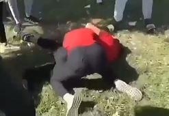 Liseli kızların dedikodu kavgası! Yumruk yumruğa birbirlerine girdiler