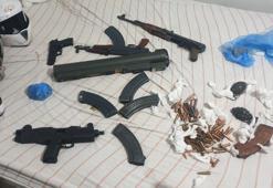 Gaziosmanpaşa'da operasyon: Lav silahı, Kalaşnikoflar, el bombaları...