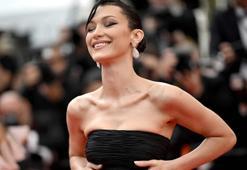 Bella Hadid hastanelik oldu! Sırtını görenler şoke oldu