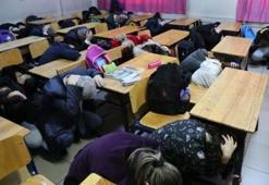 Deprem tatbikatı saat kaçta olacak, ne zaman yapılacak? Deprem tatbikatı nasıl yapılır, çök kapan tutun nedir? Türkiye geneli deprem tatbikatı!