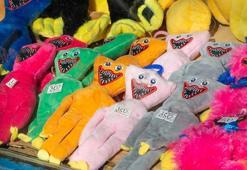'Huggy Wuggy' tasarımlı oyuncaklara inceleme