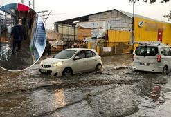 İzmir'de sağanak yağış! Yollar göle döndü, dükkanları su bastı
