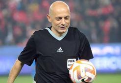 Cüneyt Çakır yeşil sahalara veda etti! Türkiye-Çekya maçının ilk 5 dakikasını yönetti...