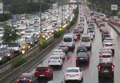 İstanbul'da yağmur çilesi! Trafik kilitlendi, yoğunluk yüzde 76'lara çıktı