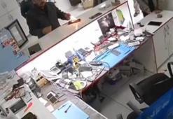 Cep telefonu bomba gibi patladı