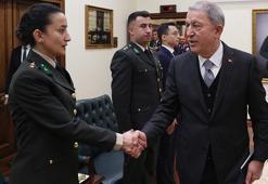 Bakan Akar, TSK'da görevli öğretmenlerle bir araya geldi