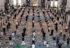 Cuma namazı nasıl kılınır, kaç rekat, namaz kılınırken hangi dualar okunur? Cuma namazına nasıl niyet edilir? İşte Diyanet ile resimli Cuma namazı kılınışı tarifi…