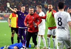 İzmir derbisi yarıda kaldı Avrupa basını 'rezalet' manşetleri attı