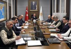 Bakan Akar'dan komutanlarla toplantı