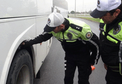 Polis, yolcu otobüslerini tek tek durdurdu! 51 sürücüye ceza kesildi