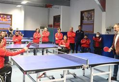 Bakan Kasapoğlu, para masa tenisi sporcuları ile bir araya geldi