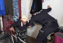 Şiddetli yağmur sebebiyle su basan evde mahsur kalan engelli kadını ve yaşlı anneyi polis kurtardı