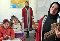 Müjgen öğretmenden örnek hareket! Hem öğretmen hem hademe