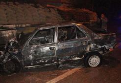 Kilis'te tıra çarpan araç alev alev yandı, otomobildeki 3 kişi son anda kurtuldu