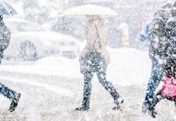 Kar başladı! İstanbul'a mevsimin ilk karı düştü, 10 ilde kar alarmı verildi