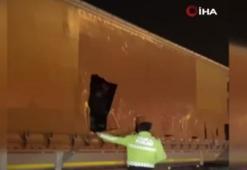 Yakalanan göçmenler kaçmaya çalıştı! İşte o anlar