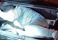 Güzel kızlarla eğlenme planı arabanın bagajında bitti! Polisleri şoke eden görüntü
