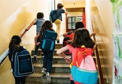 Öğretmen ve öğrencileri ilgilendiren karar! Hem 'görevi kötüye kullanma' hem de 'silah' sayılıyor
