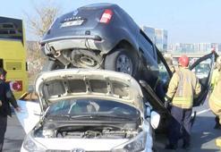Bahçelievler'de zincirleme kaza: 3 otomobile çarptıktan sonra polis aracının üzerine çıktı