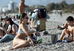 Yılın son günü Antalya'da denize girdiler