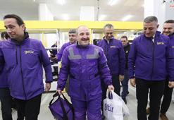 Bakan Varank, yeni yıla 'motokurye' olarak girdi; sipariş götürdü