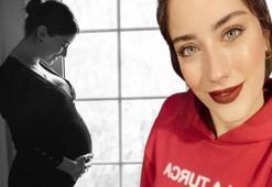 Hazal Kaya'dan hamilelik pozu! 'Fena kocam köylüyümdür'