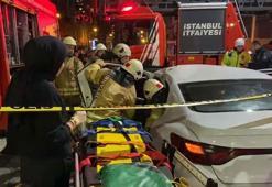 Zeytinburnu'nda tramvay otomobile çarptı