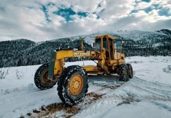 Karadeniz'de kar başladı, yollar kapandı