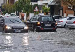 Antalya'da fırtına ve sağanak yağmur etkili oldu! İşyerlerinin camları patladı