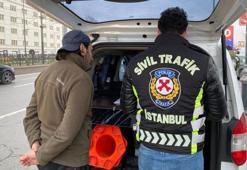 Eminönü’nde taksimetre açmayan taksi sürücüsü araca müşteri gibi binen sivil polise yakalandı