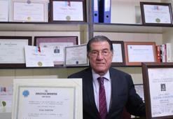 Diploma makinesi! 14 üniversite diploması var, 3 üniversiteyi birden okuyor
